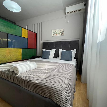 Myslym Shyri'S Apartments Tirana Exteriör bild