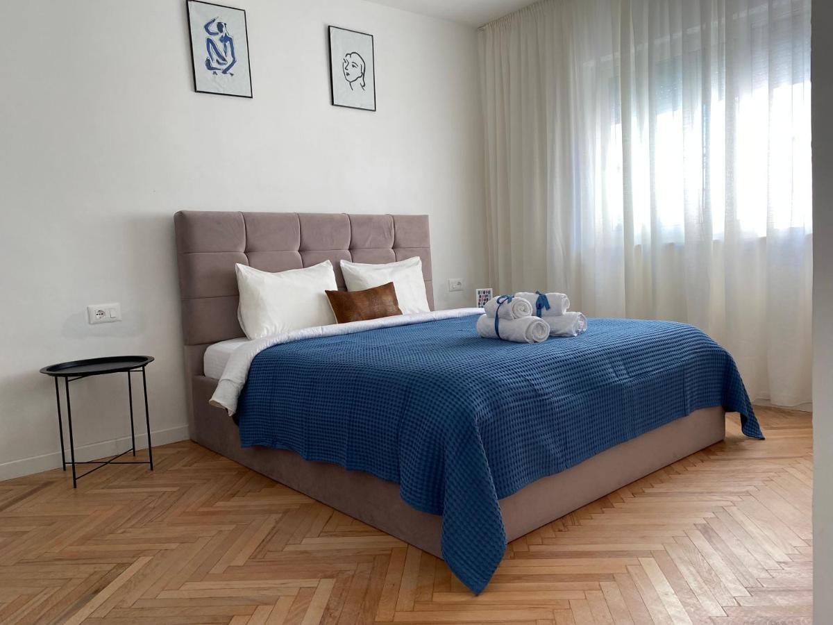 Myslym Shyri'S Apartments Tirana Exteriör bild