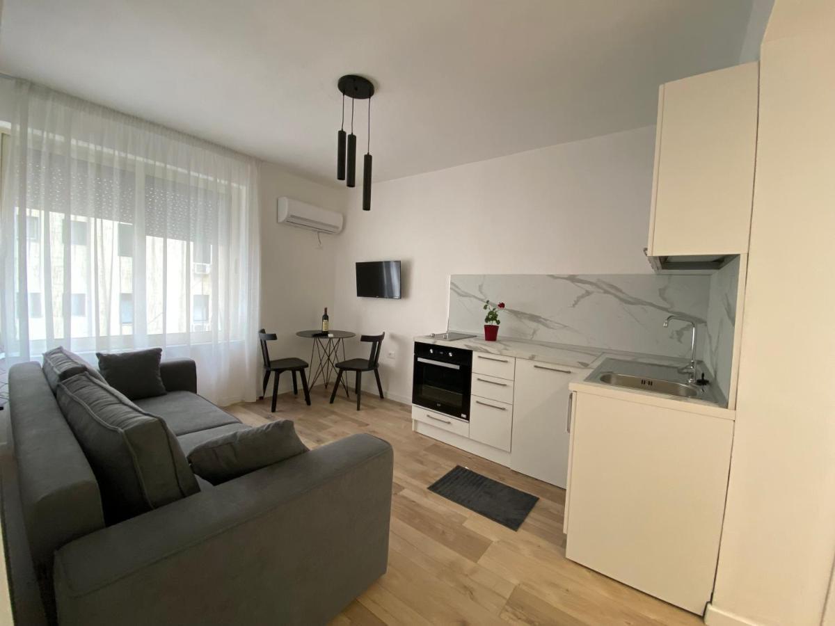 Myslym Shyri'S Apartments Tirana Exteriör bild