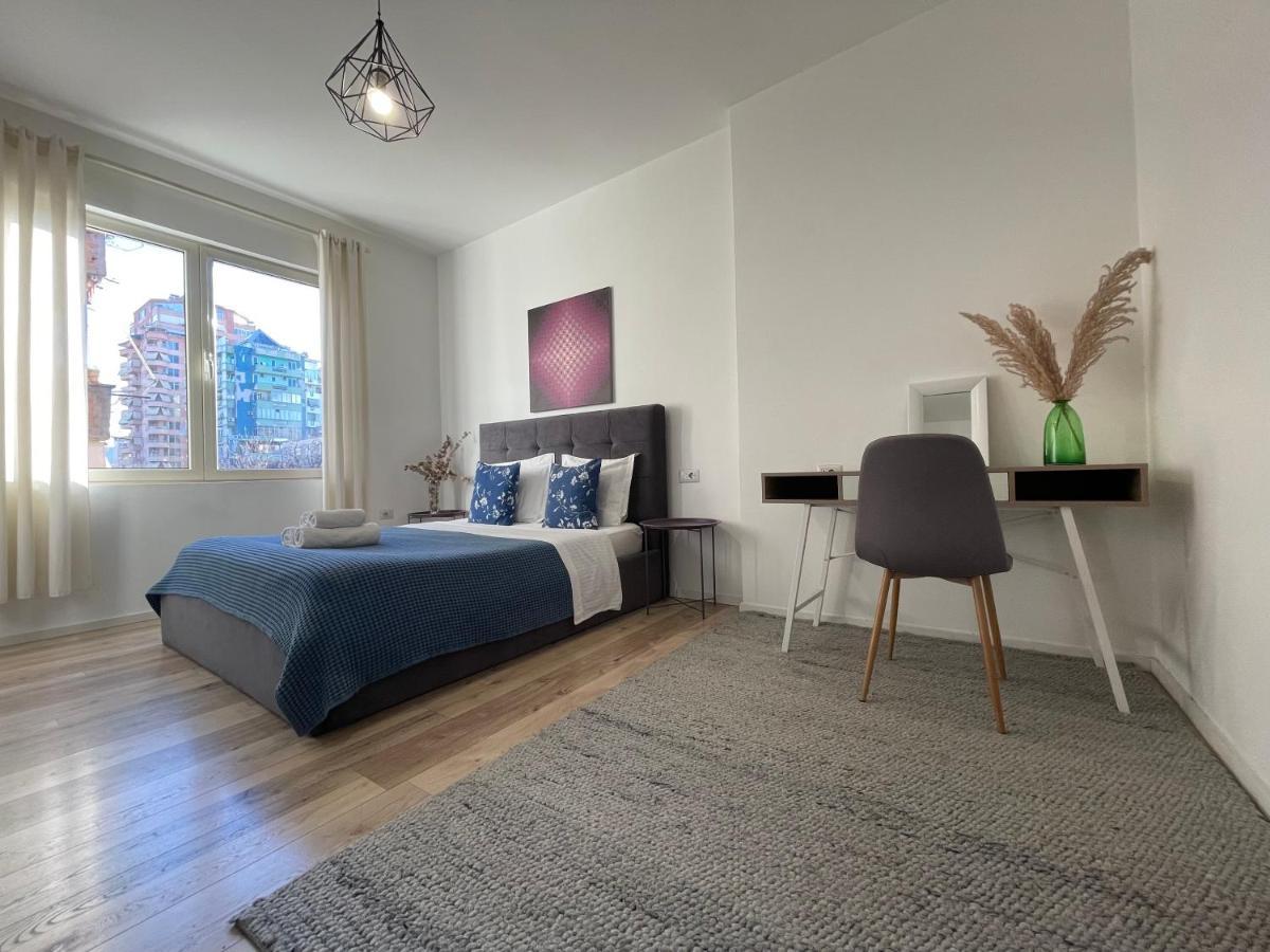 Myslym Shyri'S Apartments Tirana Exteriör bild