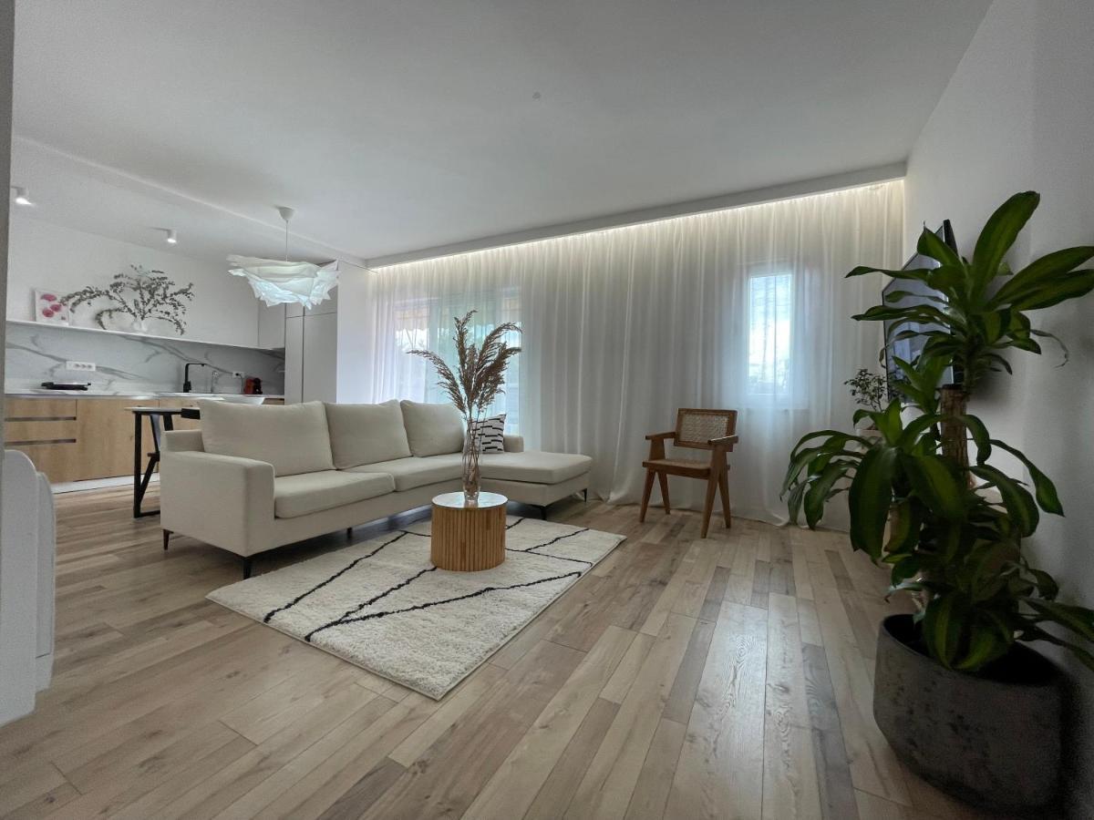 Myslym Shyri'S Apartments Tirana Exteriör bild
