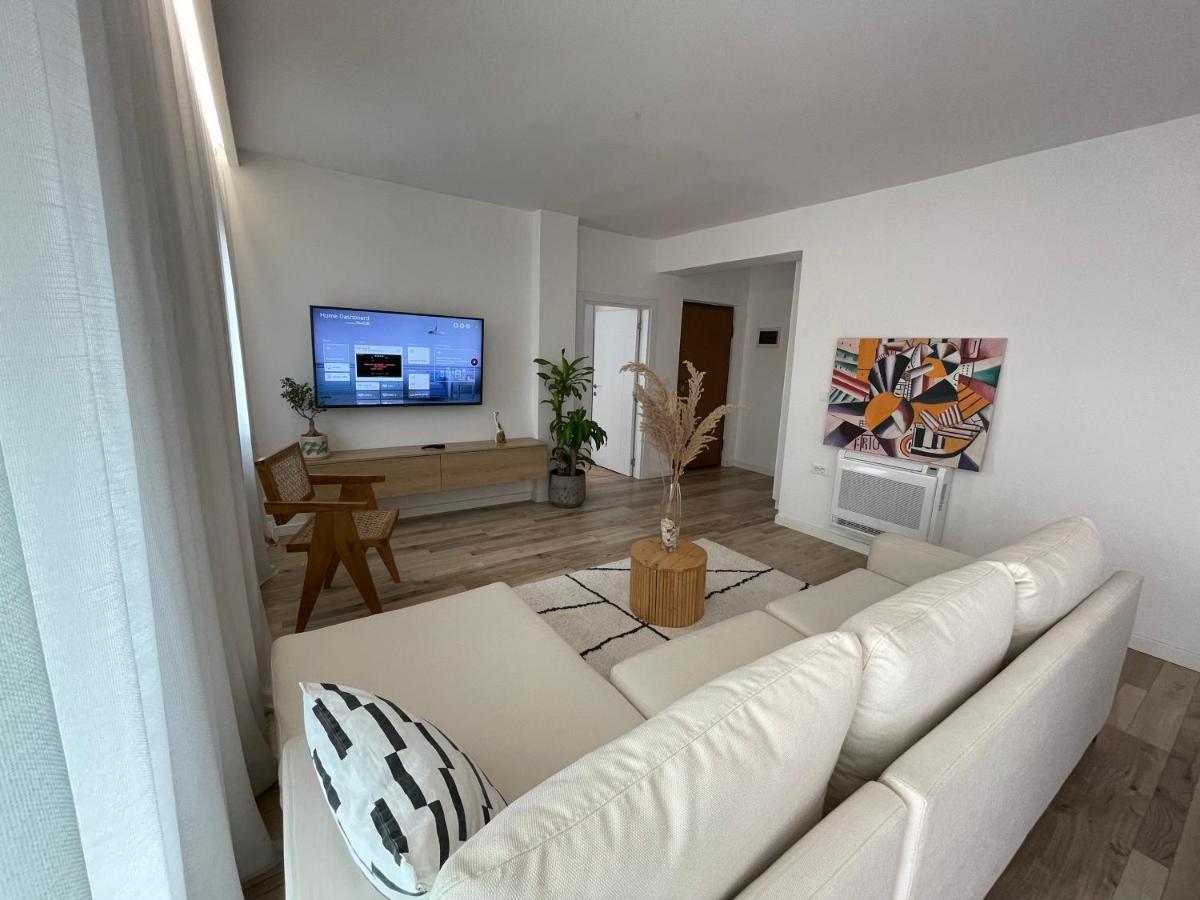 Myslym Shyri'S Apartments Tirana Exteriör bild
