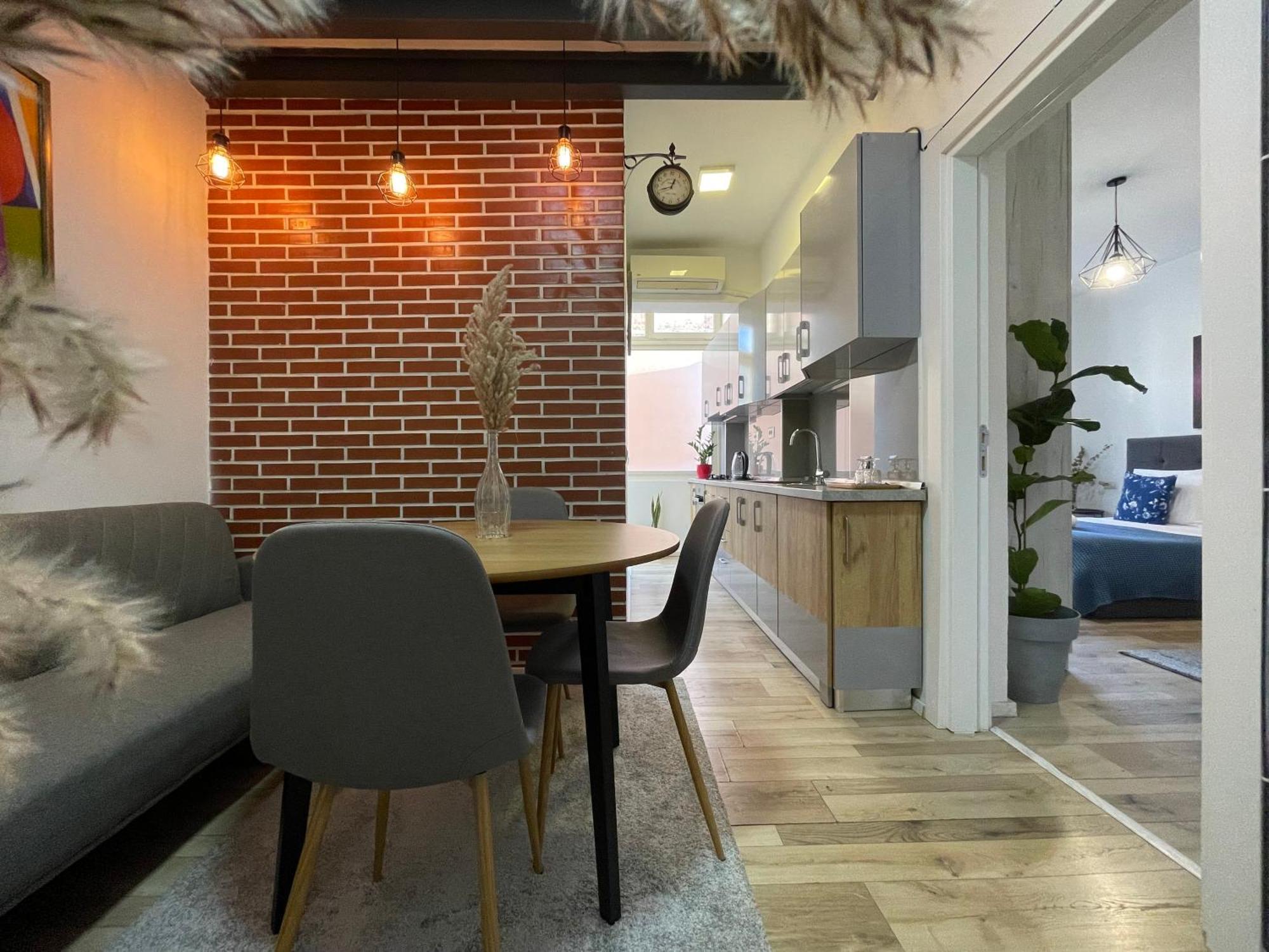 Myslym Shyri'S Apartments Tirana Rum bild