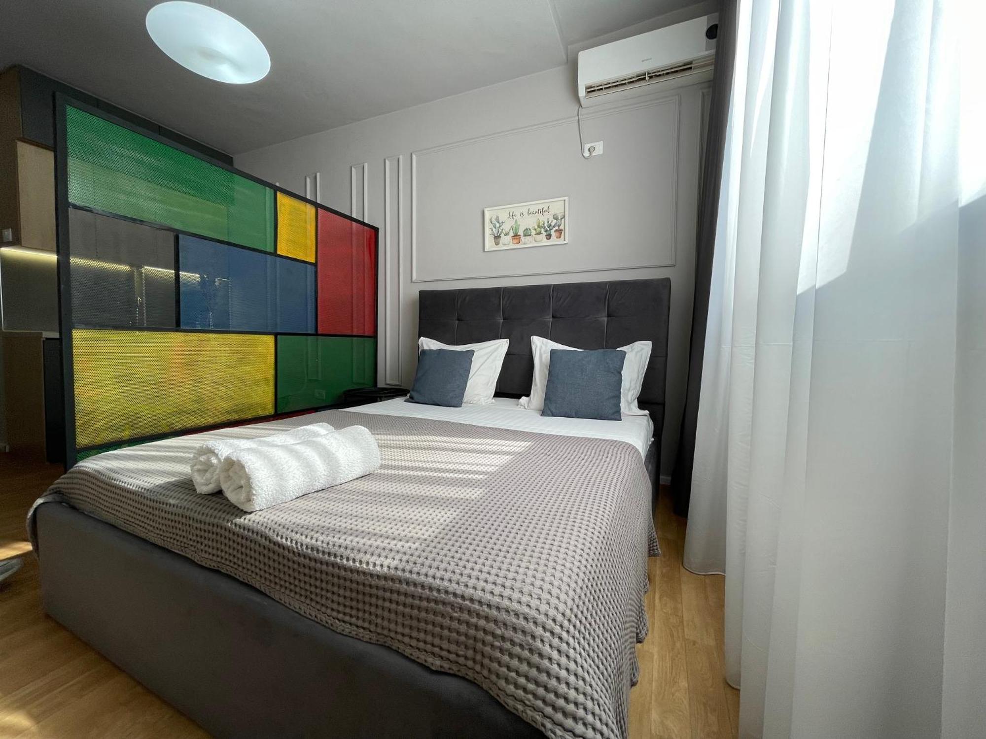 Myslym Shyri'S Apartments Tirana Exteriör bild